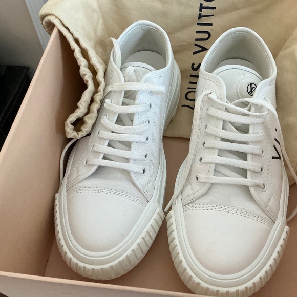 Louis Vuitton Sneaker - Picture 1 of 10